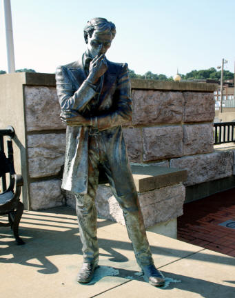 Lincoln's stature in Lincoln Douglas Square in Alton Illinois