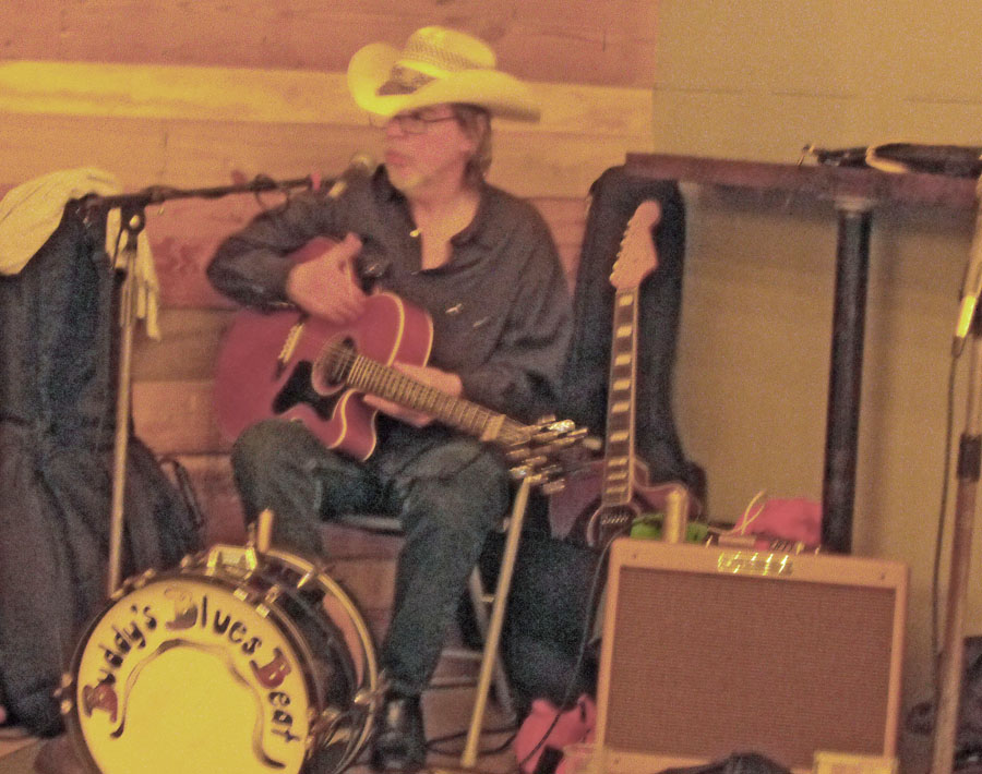 Guitar player at Great Raft Brewery in Shreveport, LA 