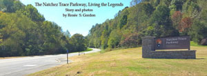 Sign marker entering the Natchez Trace
