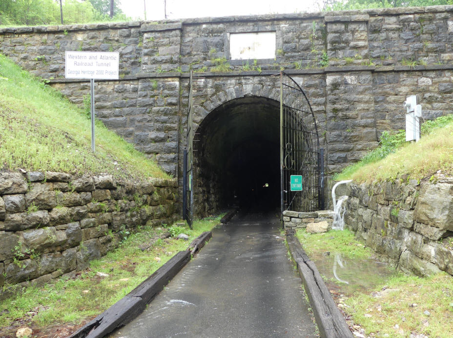 tunnel in road