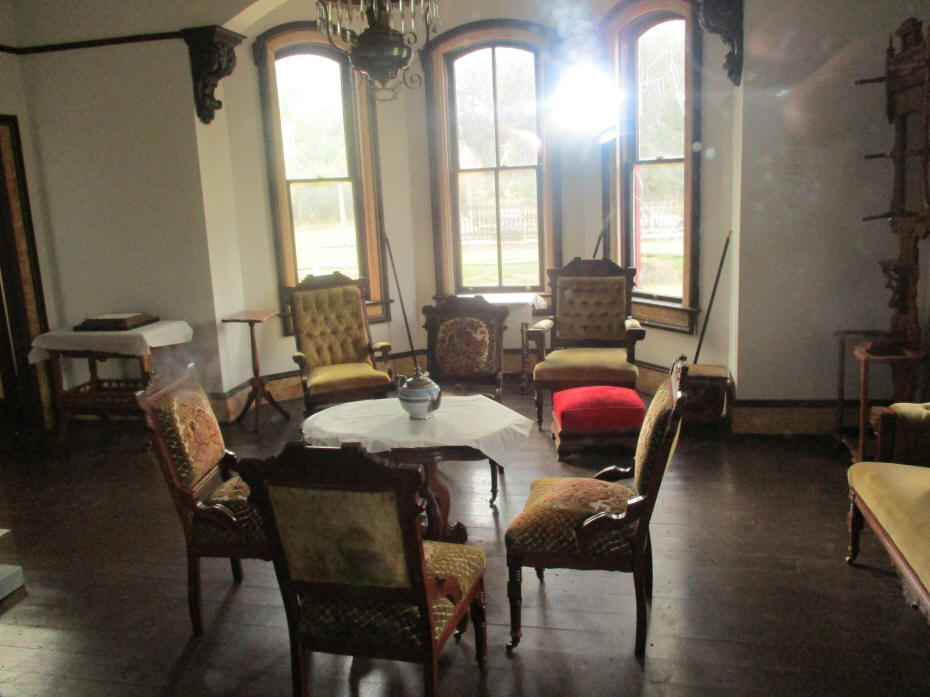 roomin a victorian house