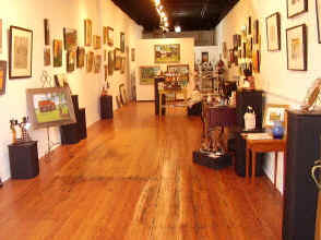 Interior of Art Gallery La Place.JPG (118647 bytes)