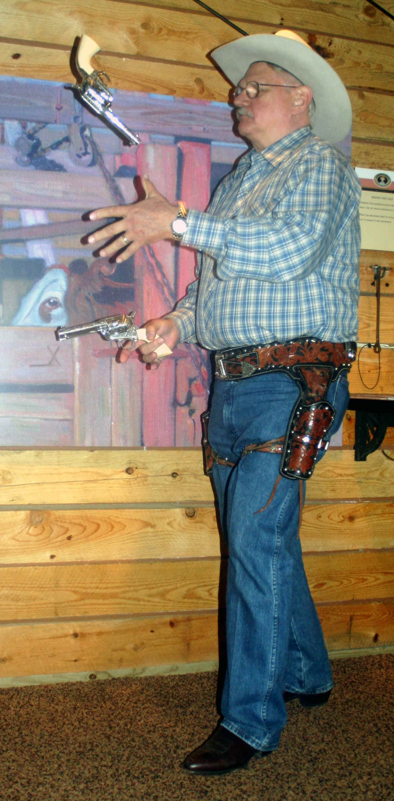 Jim at booth.jpg (2831885 bytes)