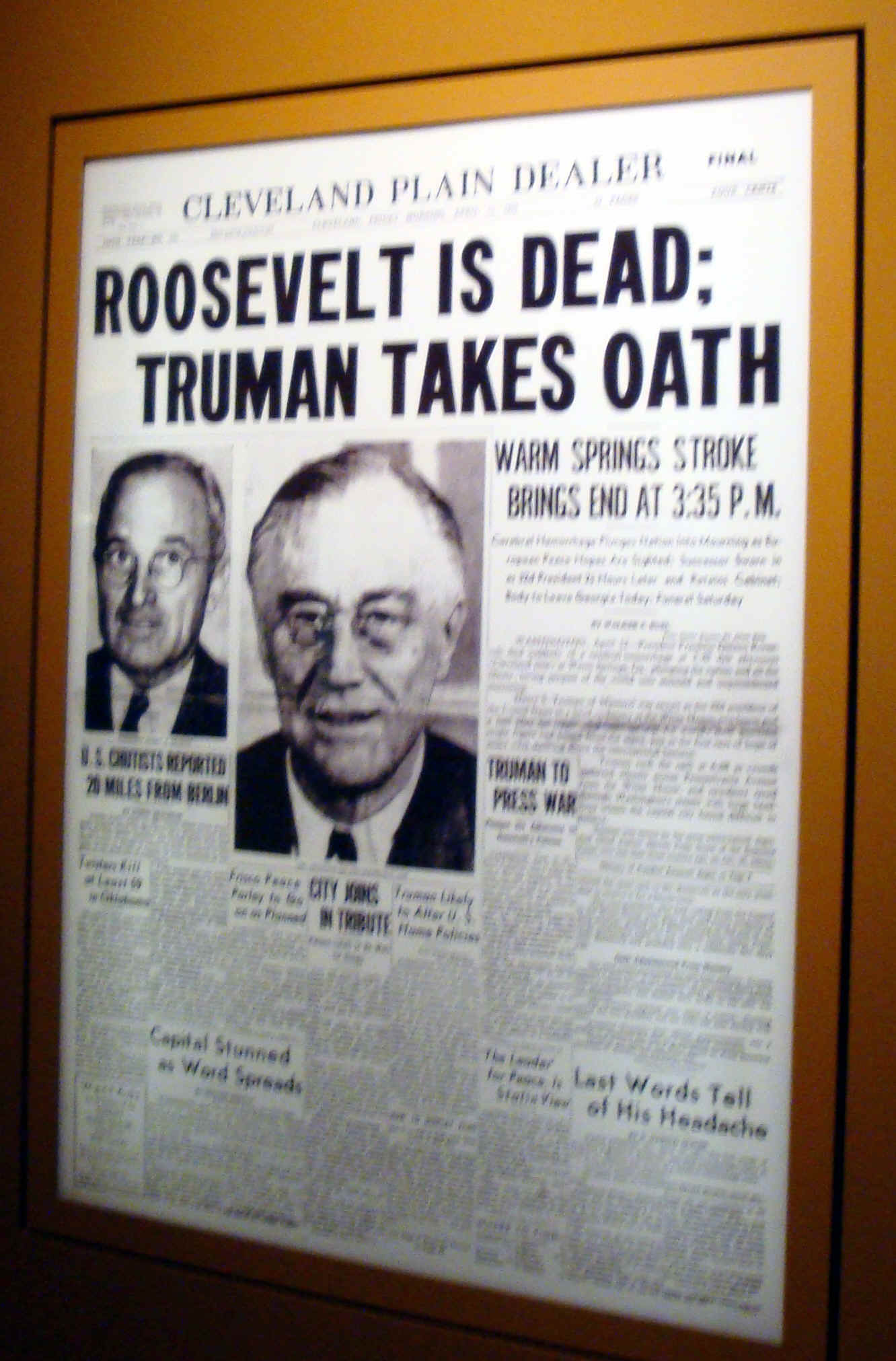 Newspaper Roosvelt dead.jpg (2987885 bytes)