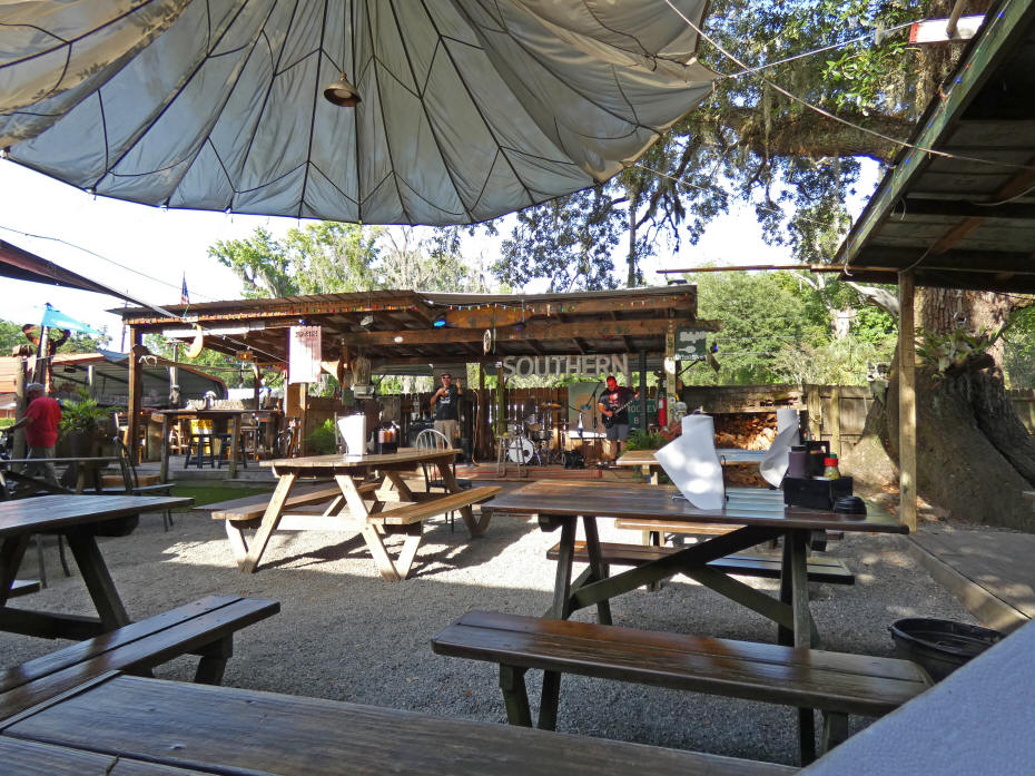 outdoor bbq restaurant