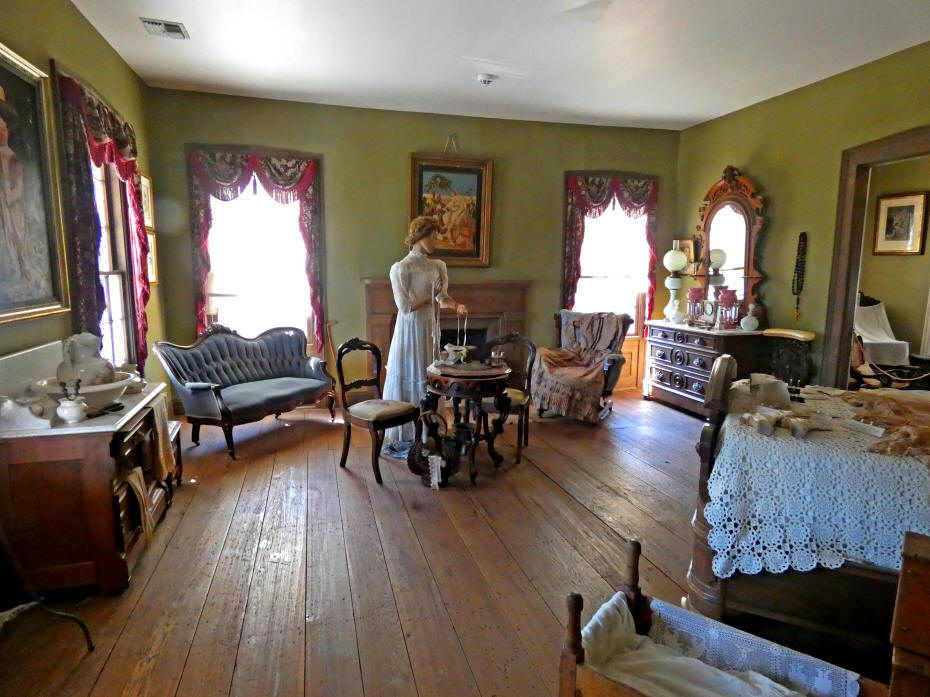 musuem room furnished as in 1850