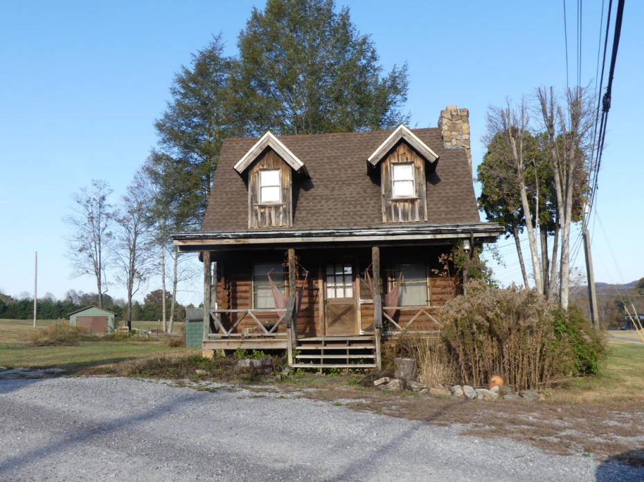 a cabin at heritage museum