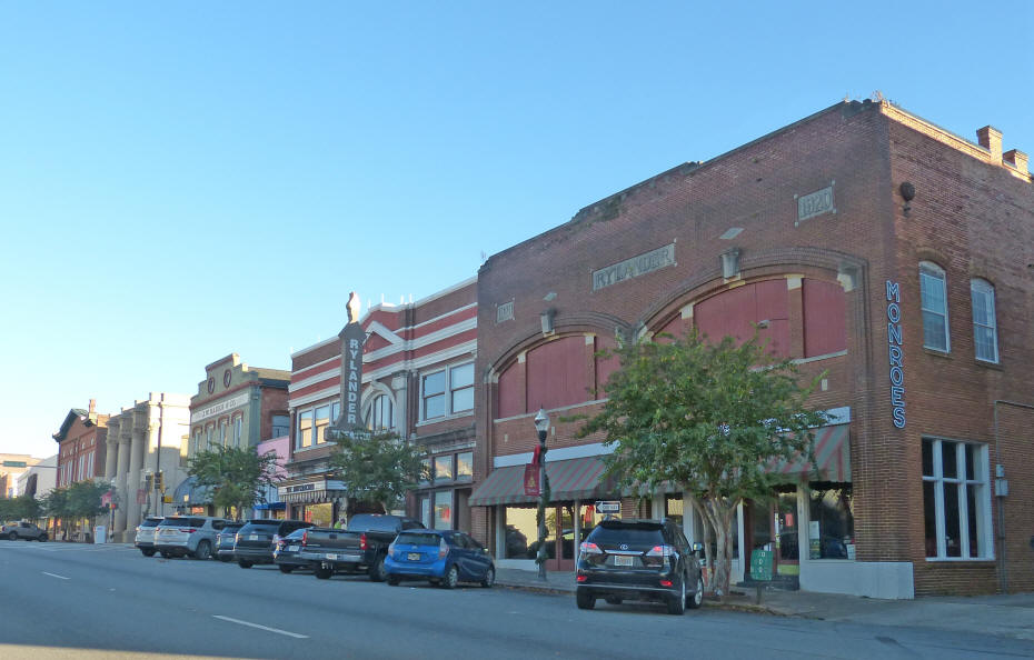 downtown americus at christmastime