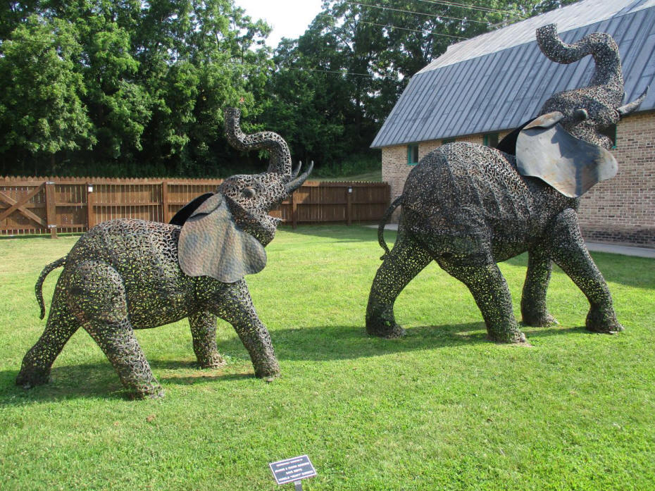 momma and baby elephant sculpture onlawn