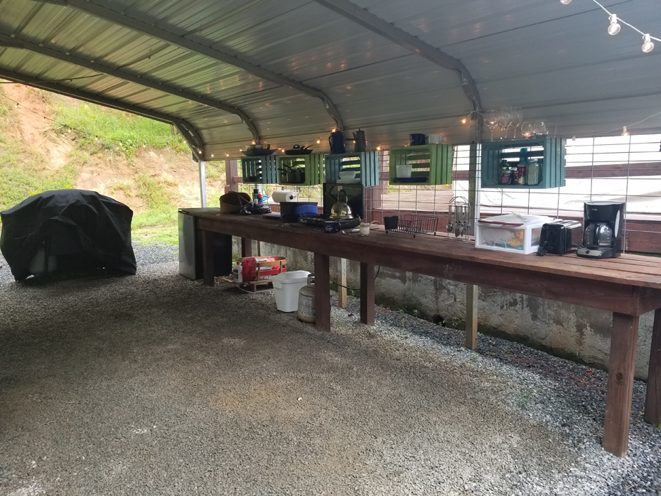 outdoor kitchen at Elatse'Yi