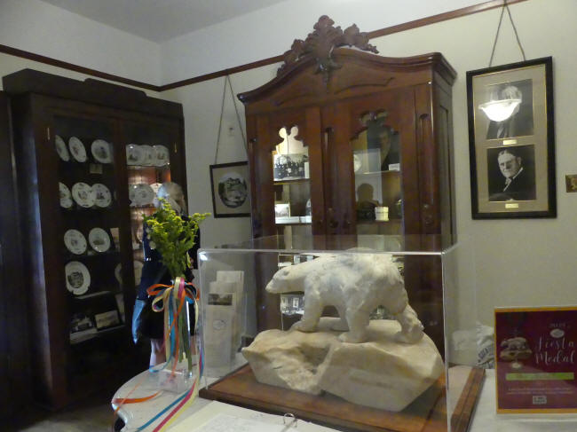 polar bear sculpture in guenther house