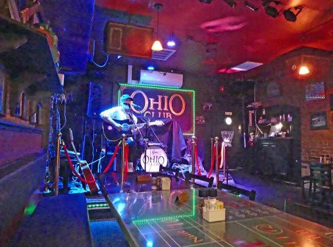 musician at ohio club