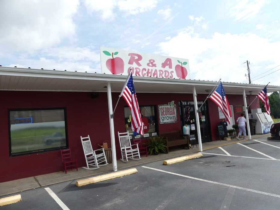 exterior r and A Orchards roadside store