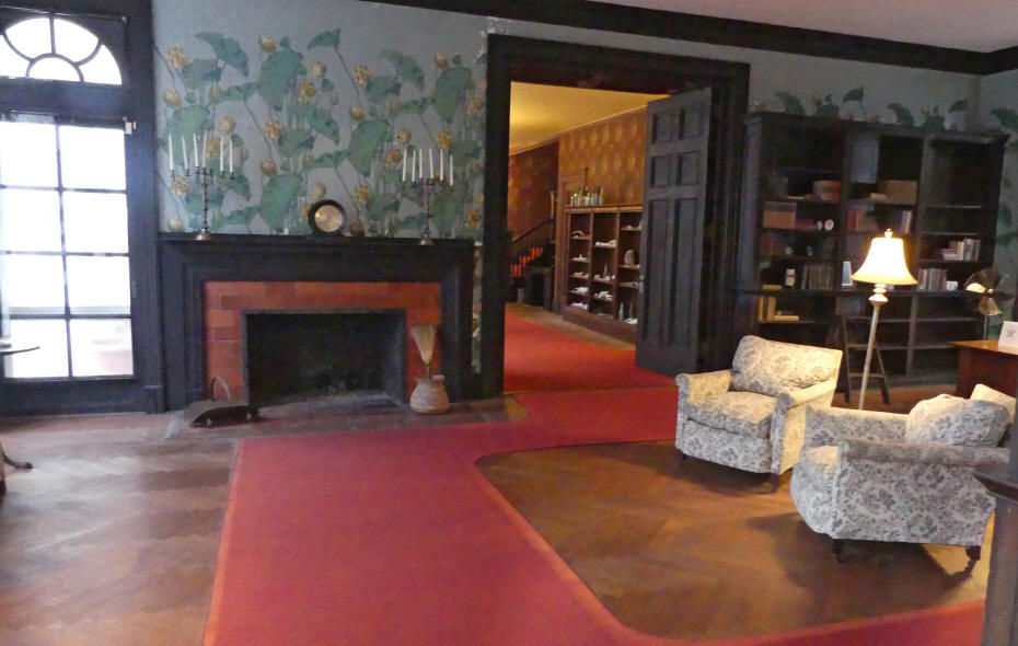 room inside plum orchars