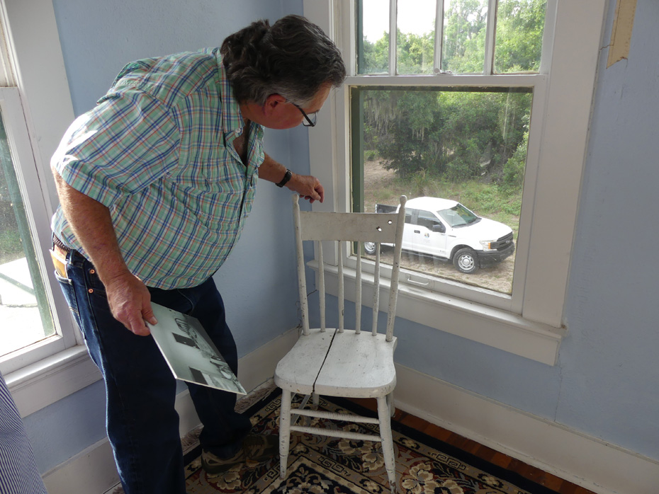 guide showing bullet holes in chair in Ma barker house