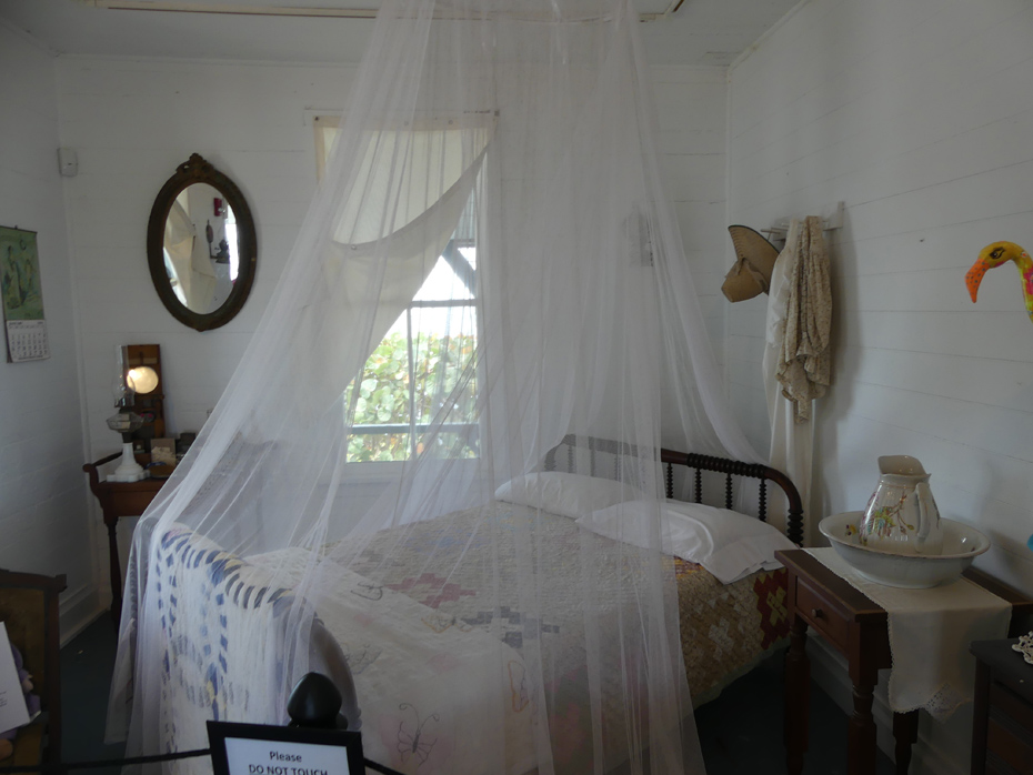 old fashioned bed wiht mosquiter netting