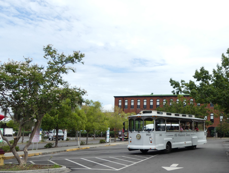 tour bus in Savannah