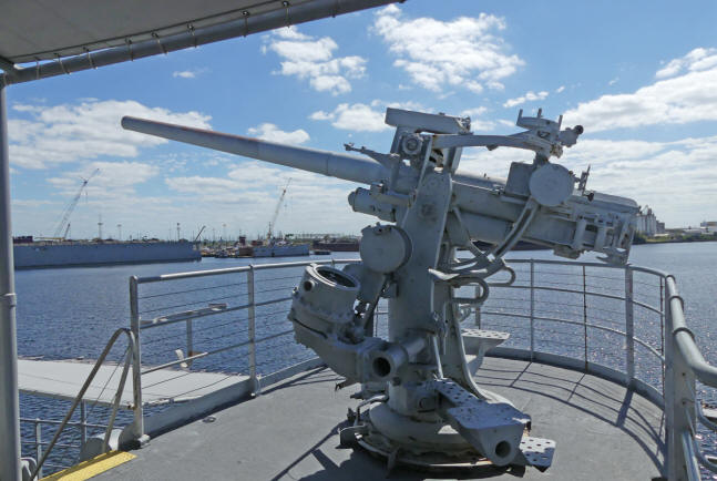 gun on Victory ship